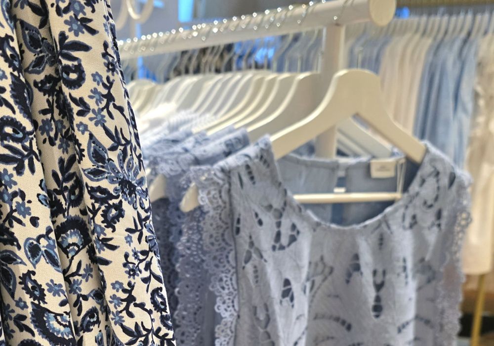 blaue Kleidung von Fräulein M.